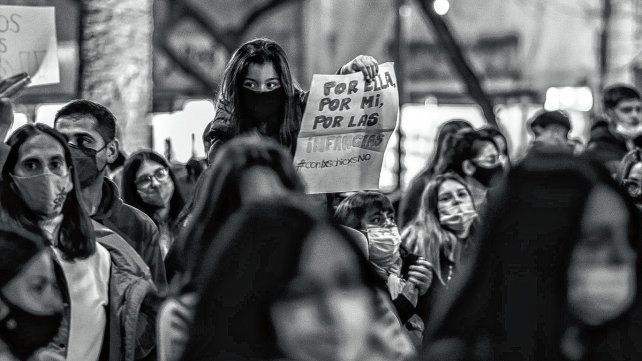 Hasta el momento, la escuela no apartó a nadie de su cargo. Por hoy y mañana no se dictarán clases.