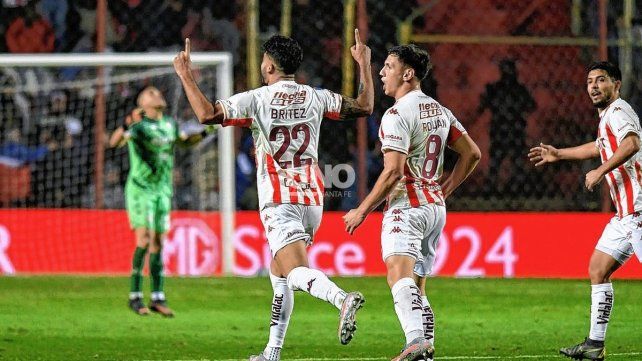 El defensor de Unión, Emanuel Britez, fue uno de los puntos altos que tuvo el equipo de Munúa contra Nacional.