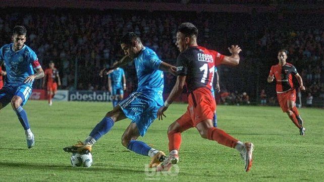 Ignacio Lago no pudo convertir pero volvió a ser uno de los jugadores más importantes de Colón.