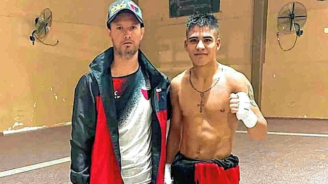 El santafesino Alan Ponce, junto a su entrenador Carlos Lemos, peleará el sábado 13 en el Otrino. El santafesino Alan Ponce, junto a su entrenador Carlos Lemos, peleará el sábado 13 en el Otrino.