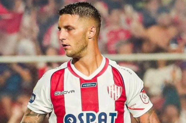 El defensor de Unión, Franco Pardo, sigue en la carpeta de Racing.
