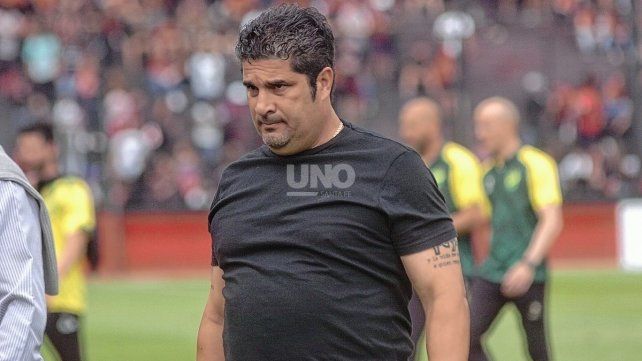 Col&oacute;n busca cerrar la continuidad de Marcelo Saralegui como DT.