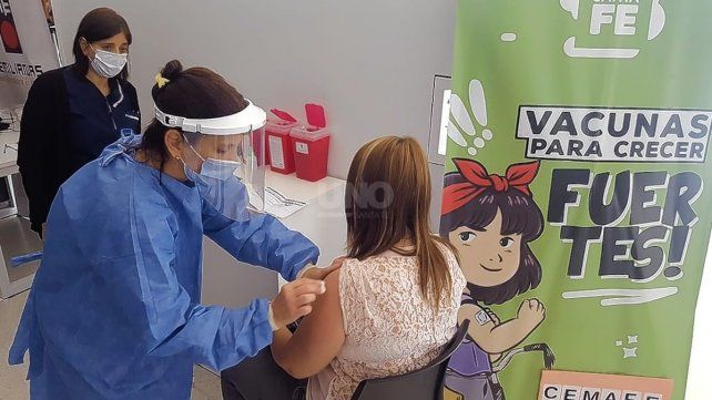 Covid-19: llegan 30 mil primeras dosis a la provincia y cerca de tres mil son para Santa Fe