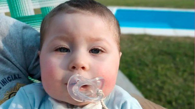 Conrado Regue, niño santafesino que padece una enfermedad genética llamada atrofia muscular espinal (AME) tipo 1.
