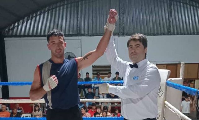 Franco Anzillero de Santa Fe derrotó por RSC al rafaelino Kevin Rojas en festival amateur organizado por Blanco.