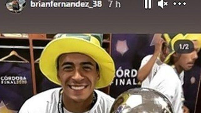 "Te amo hermano", la frase de Brian Fernández para Juan Villagra, rey de la Sudamericana con Defensa. 