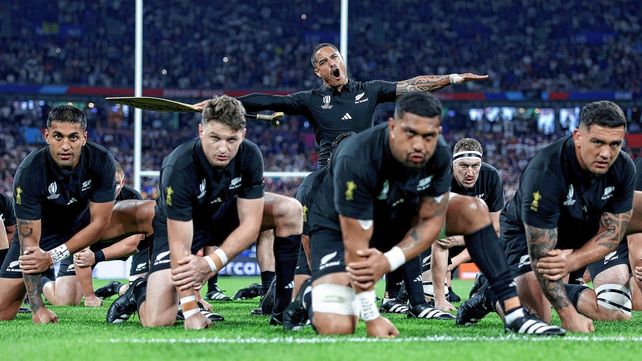 Los All Blacks realizaron su tradicional danza previa al partido inaugural ante Francia en el Stade de France.