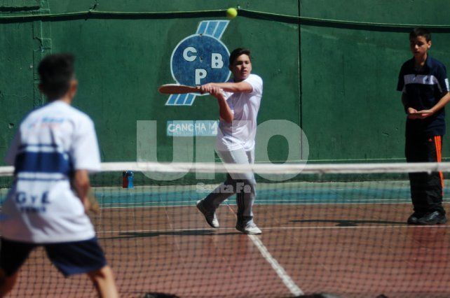 El tenis criollo es una de los deportes fundadores de Banco Provincial en Santa Fe.