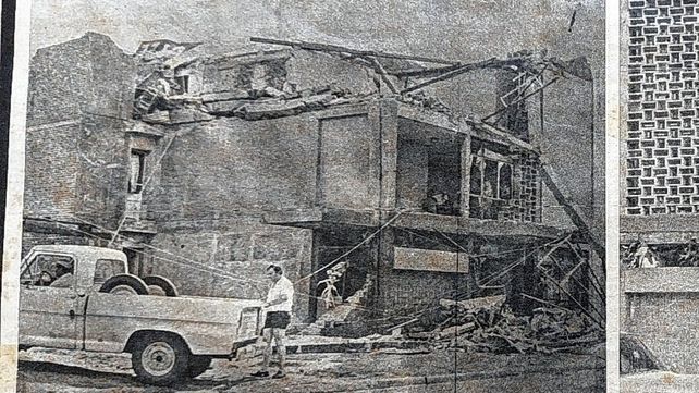 Fachada del Hotel California completamente destruida.